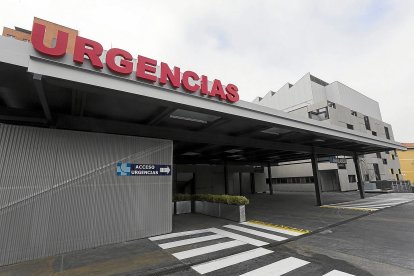 Acceso de urgencias del Hospital Clínico Universitario de Valladolid, en una imagen de archivo