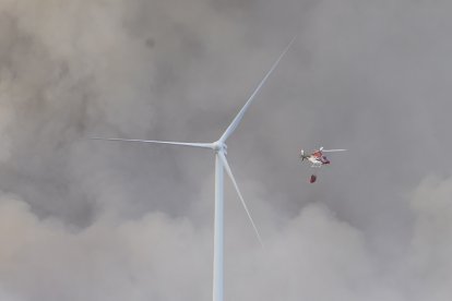 Incendio entre las localidades de Brañuelas y Tremor de Abajo (León)