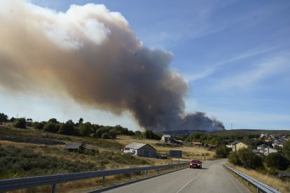 Incendio entre las localidades de Brañuelas y Tremor de Abajo (León)