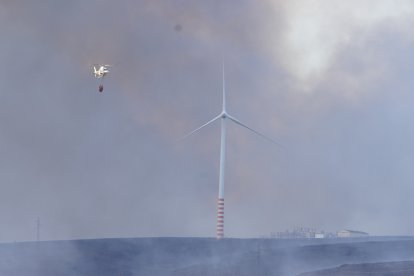 Incendio entre las localidades de Brañuelas y Tremor de Abajo (León)