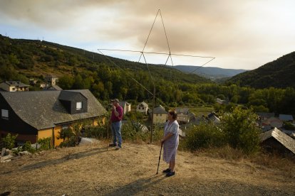 Incendio entre las localidades de Brañuelas y Tremor de Abajo (León)