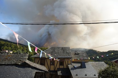 Incendio entre las localidades de Brañuelas y Tremor de Abajo (León)