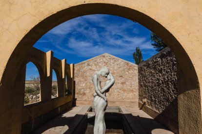 Escultura de Ana Sánchez en Castejón del Campo