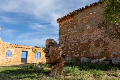 Escultura de Ana Sánchez en Castejón del Campo