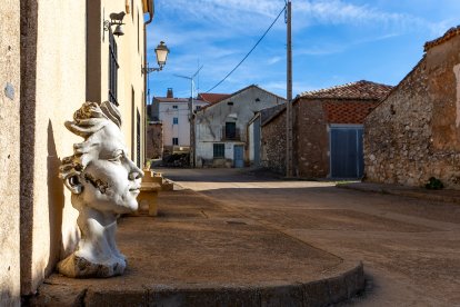 Escultura de Ana Sánchez en Castejón del Campo