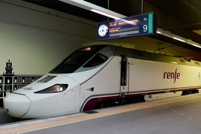 Imagen de archivo de un tren en la estación de León.