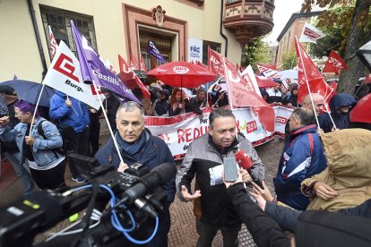 CCOO y UGT se concentran en Burgos.