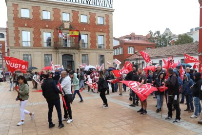 CCOO y UGT se concentran en Palencia.