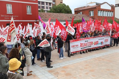 CCOO y UGT se concentran en Palencia.