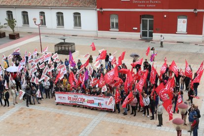 CCOO y UGT se concentran en Palencia.