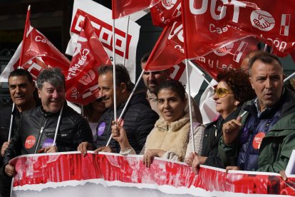 CCOO y UGT se concentran en Ponferrada.