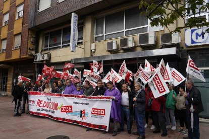 CCOO y UGT se concentran en Ponferrada.