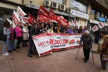 CCOO y UGT se concentran en Ponferrada.