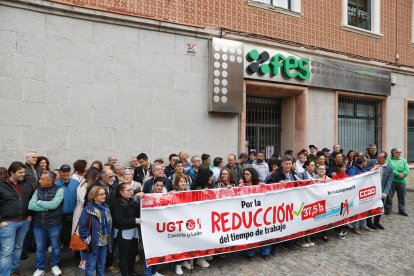 CCOO y UGT se concentran en Segovia.