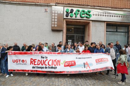 CCOO y UGT se concentran en Segovia.