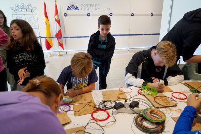 Jornada de artesanía en las Cortes de Castilla y León