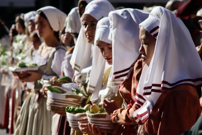 Celebración de la Fiesta de las Cantaderas, desfile de pendones y concurso de carros en la ciudad de León