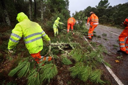 El huracán Kirk causa estragos en la carretera Fuenteguinaldo con Navas Frías (Salamanca)