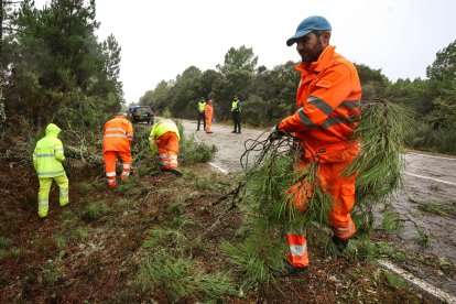 El huracán Kirk causa estragos en la carretera Fuenteguinaldo con Navas Frías (Salamanca)