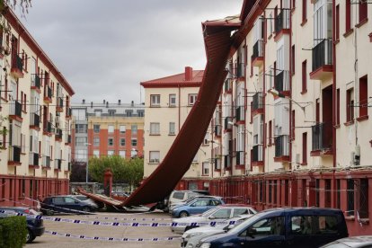 Tejado desprendido en la calle Recondo en Valladolid