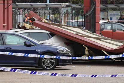 Tejado desprendido en la calle Recondo en Valladolid