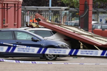 Tejado desprendido en la calle Recondo en Valladolid