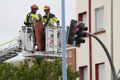 Tejado desprendido en la calle Recondo en Valladolid