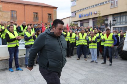 Concentración ante los juzgados de Benavente, donde se celebra el juicio por los disturbios en las protestas agrarias del mes de marzo.