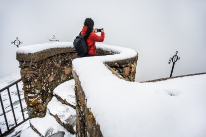 La nieve irrumpe con fuerza en la Peña de Francia (Salamanca)