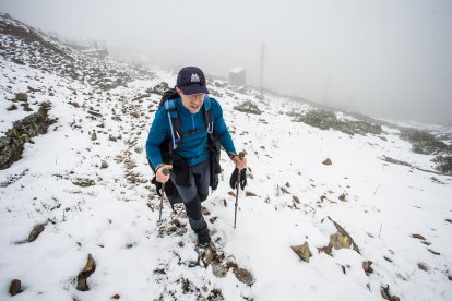 La nieve irrumpe con fuerza en la Peña de Francia (Salamanca).