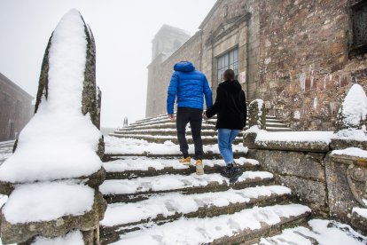 La nieve irrumpe con fuerza en la Peña de Francia (Salamanca).