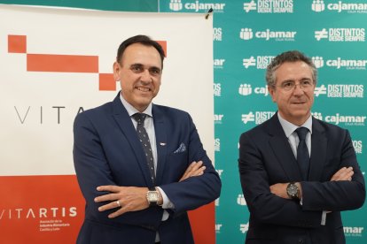 El presidente de Cajamar, Eduardo Baamonde, y el presidente de Vitartis, Santiago Miguel, presentan la Estrategia para el fortalecimiento de la industria alimentaria de Castilla y León