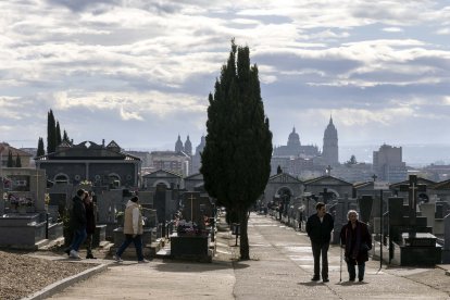 Cementerio de Salamanca en el día de Todos los Santos.