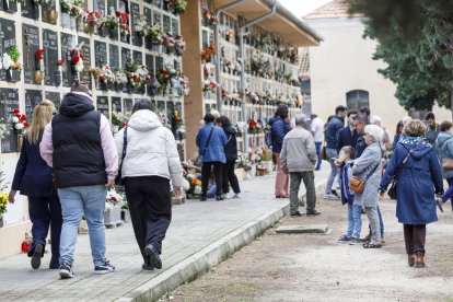 Segovia conmemora el tradicional Día de Todos los Santos, con la visita a los cementerios para honrar a los difuntos