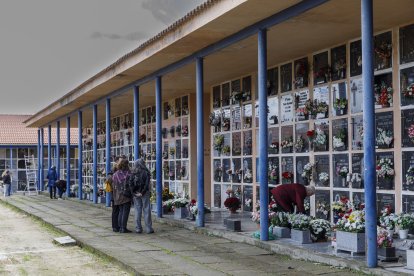 Segovia conmemora el tradicional Día de Todos los Santos, con la visita a los cementerios para honrar a los difuntos