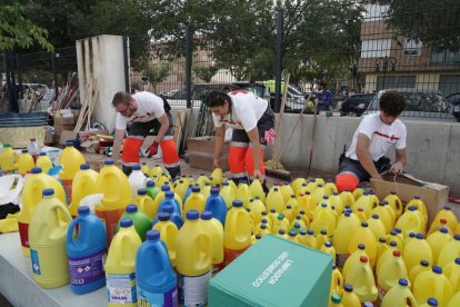 Efectivos de Castilla y León realizan labores de ayuda en las calles de Aldaya (Valencia). ICAL