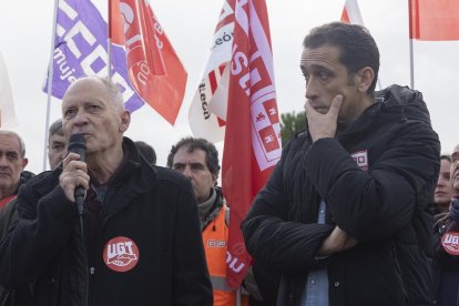 El secretario General de UGT-Castilla y León, Faustino Temprano (i), y el secretario general de CCOO Castilla y León, Vicente Andrés