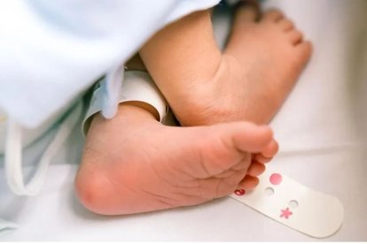 Imagen de archivo del talón de un bebé.