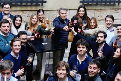 Alberto Núñez Feijoó y Alfonso Fernández Mañueco visitan el centro de Valladolid.