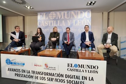 El director de El Mundo de Castilla y León, Pablo Lago; la directora gerente en Enclave Formación, Lorena Olmos; la vicepresidenta y consejera de Familia e Igualdad de Oportunidades, Isabel Blanco; el consultor funcional BU HEALTH en Inetum, Jaime Murcia; el sales manager en Getronics, Raúl González;y el executive director de Fundación Intras, Pablo Gómez.