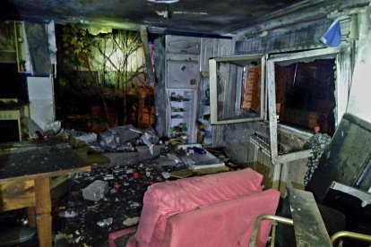 Estado en el que quedó el interior de la vivienda de Tombrío de Abajo tras la explosión.