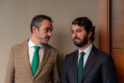 Juan García-Gallardo y David Hierro antes de la Junta de Portavoces de las Cortes