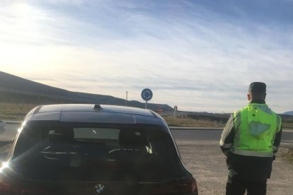 Una imagen de archivo de un agente de la Guardia Civil