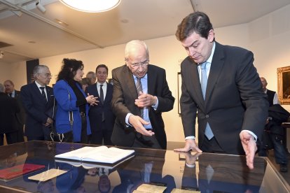 Mañueco participa en la inauguración de la exposición 'Los Machado: Retrato de familia'