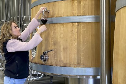 María José García, enóloga de una de las bodegas integradas en Viñas Viejas de Soria.