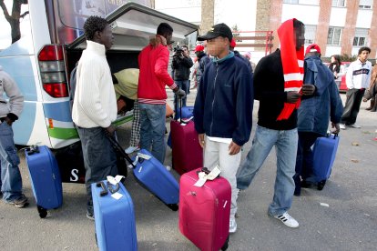 Menores extranjeros trasladados desde Canarias a Castilla y León, en una imagen de archivo.