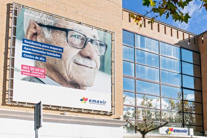 En 2001 abrió sus puertas el centro Amavir El Encinar del Rey, ubicado en una parcela de cerca de 9.000 metros cuadrados en la urbanización Santa Ana, en el Camino Viejo de Simancas de Valladolid.
