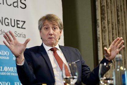 El secretario general del PSCyL, Carlos Martínez, en el Club de Prensa de El Mundo de Castilla y León