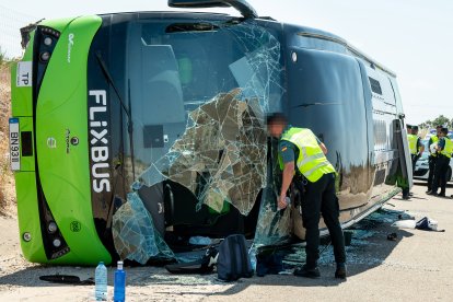 Varios heridos tras volcar un autobús en la A-62, en Fuentes de Oñoro (Salamanca)