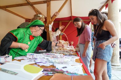 Inauguración de la Feria Medieval de los centros asistenciales de la Diputación de León